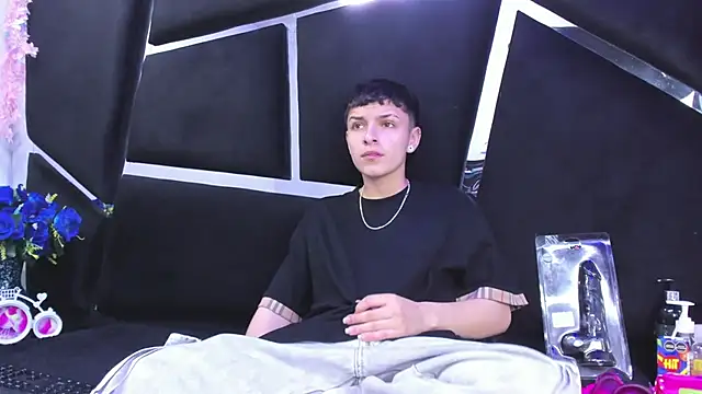 Megan Thompson  online show from December 2025 02:18:01 AM