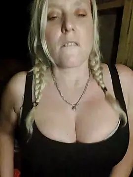 Bouncy-Bella28X online show from October 2025 09:45:01 PM