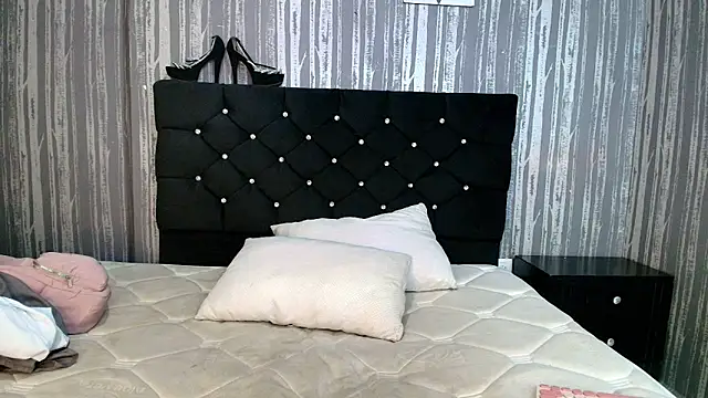 Alicee Moonn online show from December 2025 07:43:01 PM