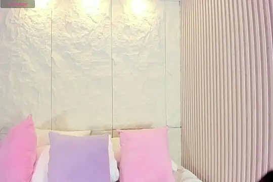 QetziaStoun online show from December 2025 05:20:01 PM