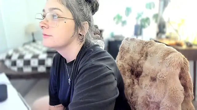 Alix Valentine online show from November 2025 05:57:01 PM