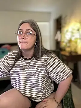 Snapshot of Alix_Valentine chatting on December 2025 06:26:02 PM Alix Valentine online show from December 2025 06:26:02 PM