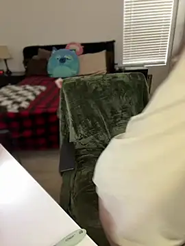 Snapshot of Alix_Valentine chatting on February 2026 05:38:01 PM Alix Valentine online show from February 2026 05:38:01 PM