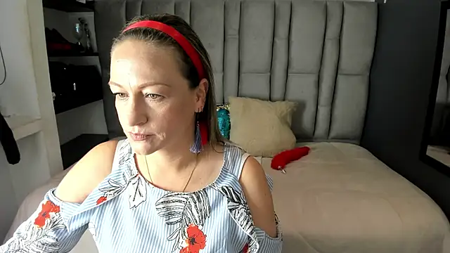 Charlot milf online show from November 2025 12:44:02 PM