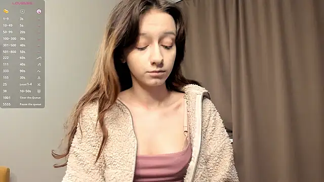 TaiteFairfield online show from December 2025 09:27:01 AM