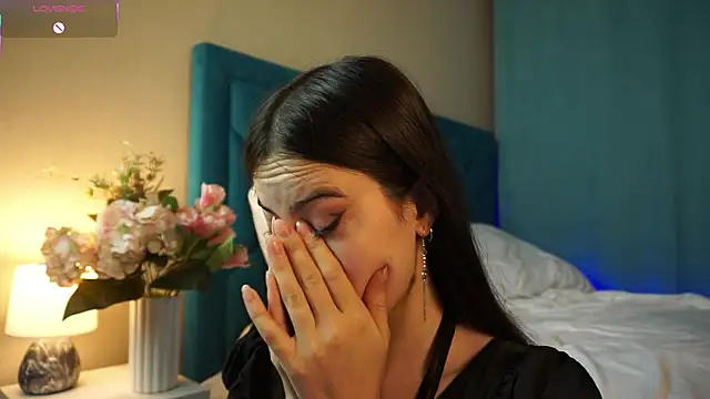 ywixos online show from November 2025 01:33:02 PM