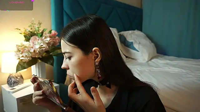 ywixos online show from December 2025 02:24:02 PM