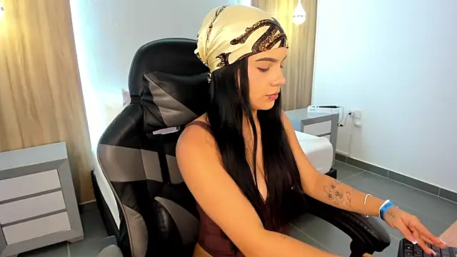 megara x  online show from November 2025 02:10:01 AM