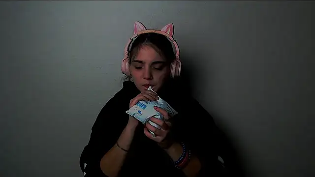 Sun Shine   online show from October 2025 09:00:02 PM