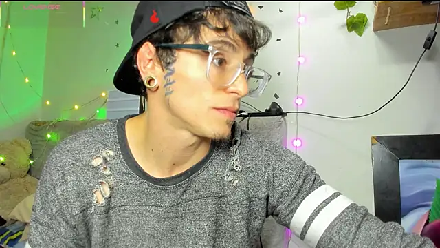 Snapshot of puepleholly chatting on February 2026 12:20:01 AM puepleholly online show from February 2026 12:20:01 AM