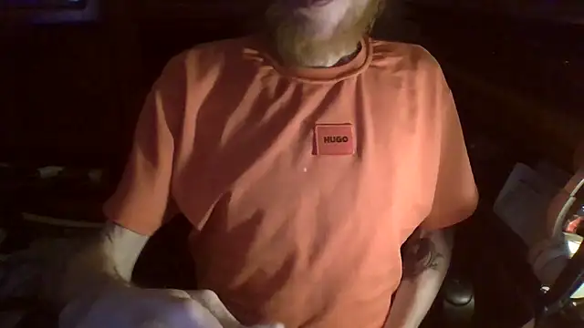 zipman92 online show from December 2025 06:12:01 PM