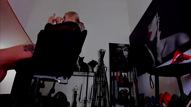 demisweet online show from February 2026 02:04:01 AM