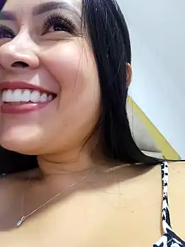 Snapshot of CrisMarulanda chatting on November 2025 11:08:02 PM CrisMarulanda online show from November 2025 11:08:02 PM