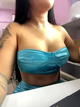 Snapshot of CrisMarulanda chatting on December 2025 06:37:02 PM CrisMarulanda online show from December 2025 06:37:02 PM