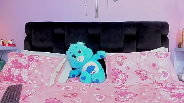 KendallWings online show from October 2025 08:10:01 PM