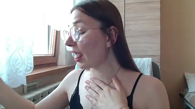 Snapshot of LooveELLYx chatting on June 2026 10:15:01 AM LooveELLYx online show from June 2026 10:15:01 AM