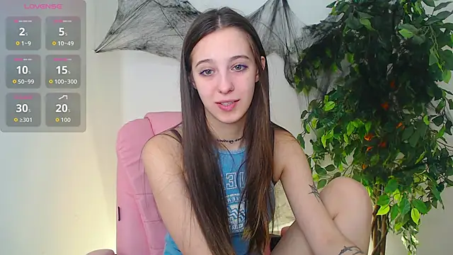 Snapshot of Little_cherryy__ chatting on October 2025 08:18:02 AM Little cherryy online show from October 2025 08:18:02 AM