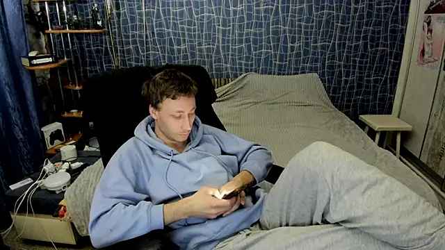 CuteBoy228 online show from April 2026 05:18:01 PM