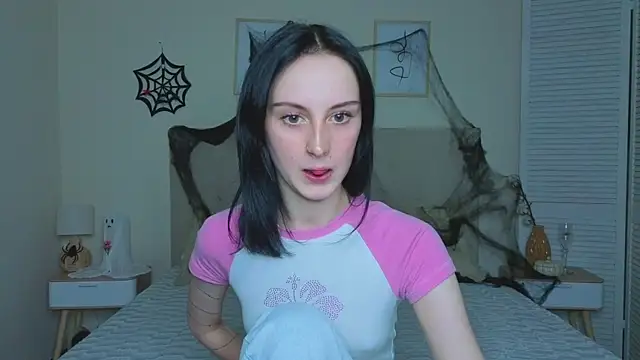 Snapshot of Little_moly999 chatting on October 2025 08:43:02 PM Little moly999 online show from October 2025 08:43:02 PM