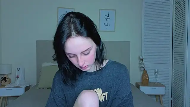 Snapshot of Little_moly999 chatting on November 2025 04:40:01 AM Little moly999 online show from November 2025 04:40:01 AM