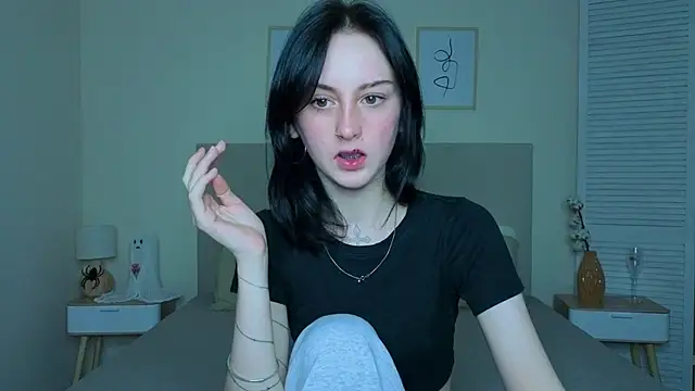 Snapshot of Little_moly999 chatting on November 2025 04:12:01 AM Little moly999 online show from November 2025 04:12:01 AM