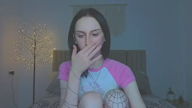 Snapshot of Little_moly999 chatting on December 2025 10:40:02 PM Little moly999 online show from December 2025 10:40:02 PM