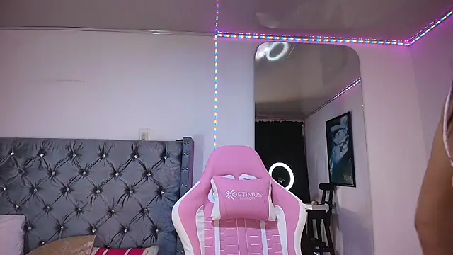 Snapshot of GraceWallace_ chatting on November 2025 12:23:01 AM GraceWallace online show from November 2025 12:23:01 AM