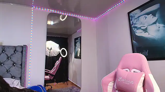 Snapshot of GraceWallace_ chatting on November 2025 01:59:02 AM GraceWallace online show from November 2025 01:59:02 AM