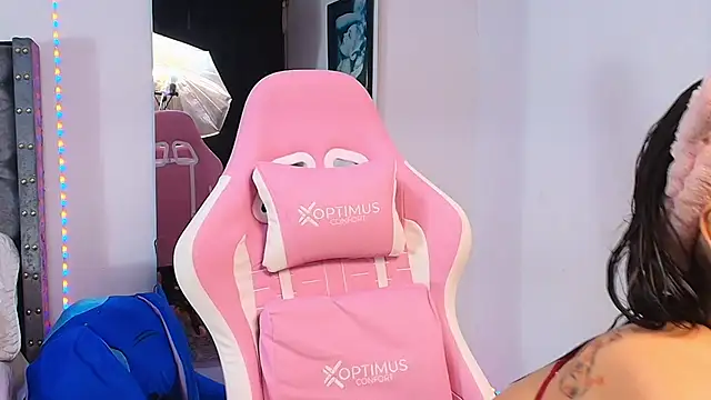 Snapshot of GraceWallace_ chatting on November 2025 01:39:02 AM GraceWallace online show from November 2025 01:39:02 AM