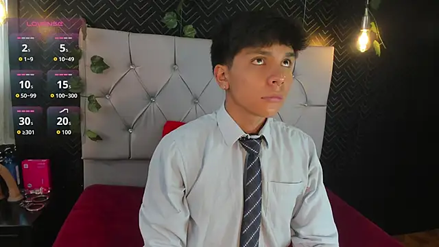 Snapshot of Thiago_Kozak chatting on October 2025 12:38:02 PM Thiago Kozak online show from October 2025 12:38:02 PM