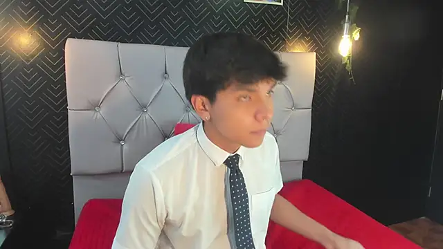 Snapshot of Thiago_Kozak chatting on November 2025 12:38:01 PM Thiago Kozak online show from November 2025 12:38:01 PM