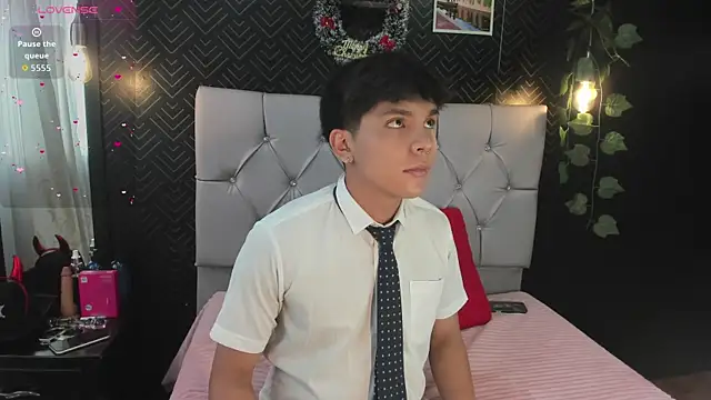 Snapshot of Thiago_Kozak chatting on November 2025 12:38:01 PM Thiago Kozak online show from November 2025 12:38:01 PM