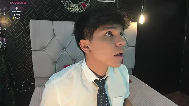 Snapshot of Thiago_Kozak chatting on November 2025 12:29:02 PM Thiago Kozak online show from November 2025 12:29:02 PM