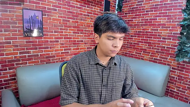 Snapshot of Thiago_Kozak chatting on April 2026 01:05:02 PM Thiago Kozak online show from April 2026 01:05:02 PM