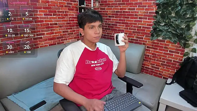 Snapshot of Thiago_Kozak chatting on May 2026 01:17:02 PM Thiago Kozak online show from May 2026 01:17:02 PM