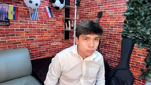 Snapshot of Thiago_Kozak chatting on July 2026 01:45:02 PM Thiago Kozak online show from July 2026 01:45:02 PM