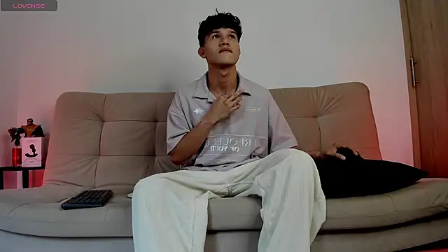 2Amateur Guys online show from November 2025 10:21:01 PM