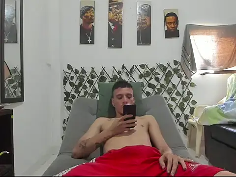 Snapshot of Latins_Boss chatting on April 2026 05:40:01 PM Latins Boss online show from April 2026 05:40:01 PM