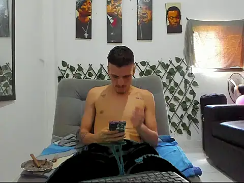 Snapshot of Latins_Boss chatting on July 2026 04:39:33 PM Latins Boss online show from July 2026 04:39:33 PM