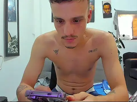 Snapshot of Latins_Boss chatting on July 2026 04:28:01 PM Latins Boss online show from July 2026 04:28:01 PM