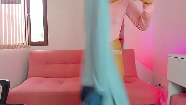 Danesacronin online show from November 2025 08:30:01 PM