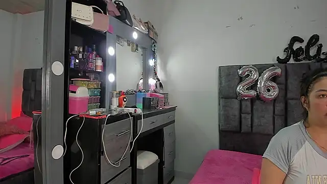 Esmeraldaa- online show from March 2026 04:06:02 AM