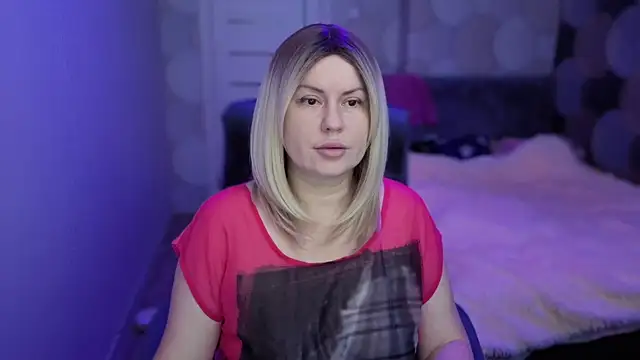 CrystallKiss online show from October 2025 04:15:02 PM