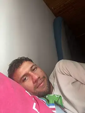 Michaell Spinelly online show from October 2025 04:38:02 PM