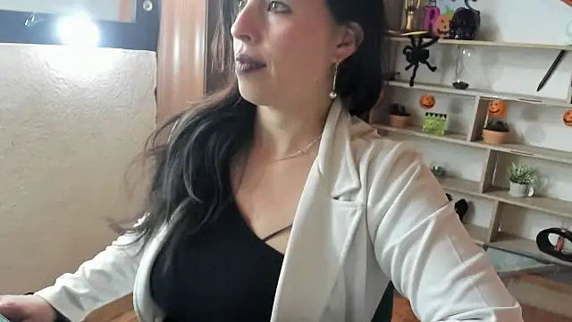 Snapshot of katherine_blair chatting on October 2025 01:15:02 PM katherine blair online show from October 2025 01:15:02 PM