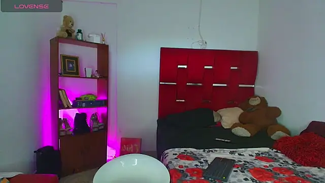 Camila hot ts online show from February 2026 03:41:02 PM