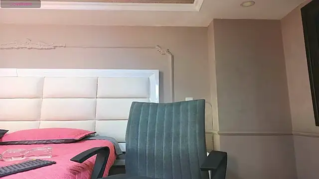 Snapshot of CharlesBrown_ chatting on October 2025 11:25:01 AM CharlesBrown online show from October 2025 11:25:01 AM