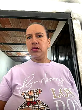 Snapshot of Mara_luxx chatting on October 2025 05:44:02 PM Mara luxx online show from October 2025 05:44:02 PM