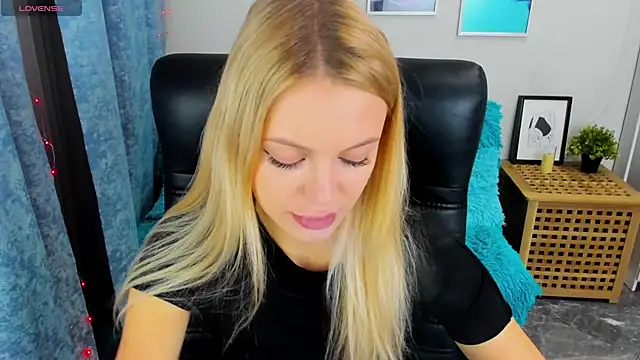 Snapshot of KatherineePierce chatting on September 2025 04:21:02 PM KatherineePierce online show from September 2025 04:21:02 PM