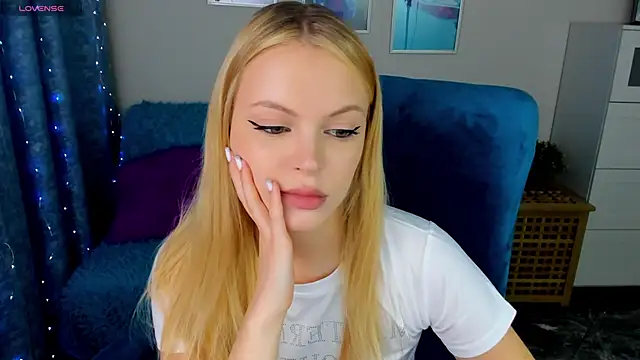 Snapshot of KatherineePierce chatting on November 2025 01:04:01 PM KatherineePierce online show from November 2025 01:04:01 PM